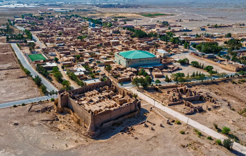 Khavidak Castle, Iran